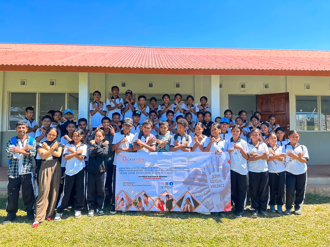 Students holding a Casa Vida banner against sexual violence